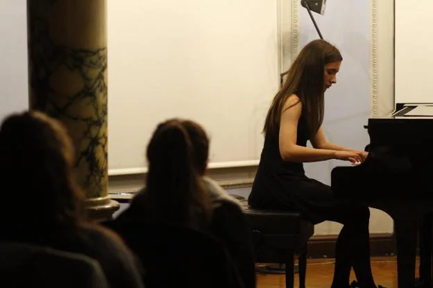 La actuación, ayer, de los alumnos de piano del Conservatorio. :: P. B.