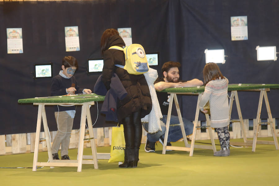 Gijón disfruta de la pista de hielo y Mercaplana