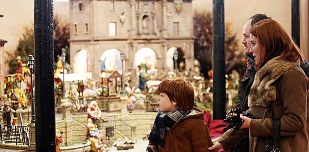  Trascorrales. El belén ambientado por Oviedo es una de las novedades más visitadas en esta Navidad.