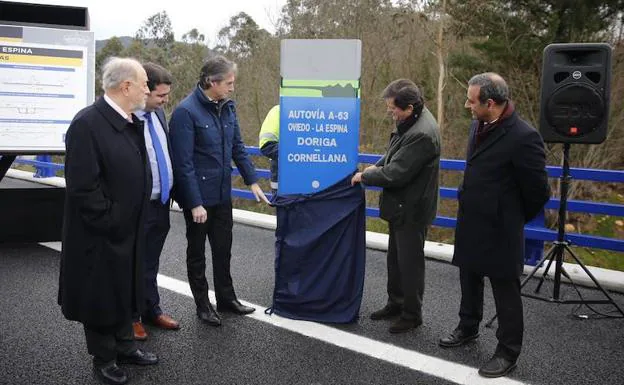 Íñigo de la Serna y Javier Fernández inauguran el tramo de la A-63 entre Doriga y Cornellana