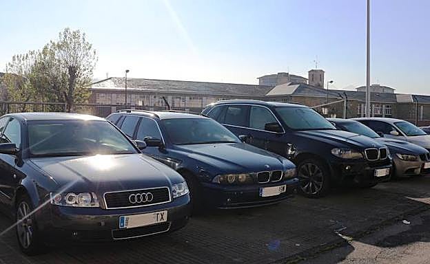 Algunos de los vehículos requisados en la operación. 