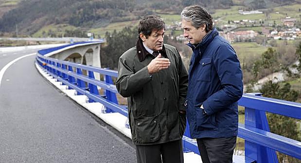 Javier Fernández ve razonable la colaboración con De La Serna que «genera expectativas en Asturias»