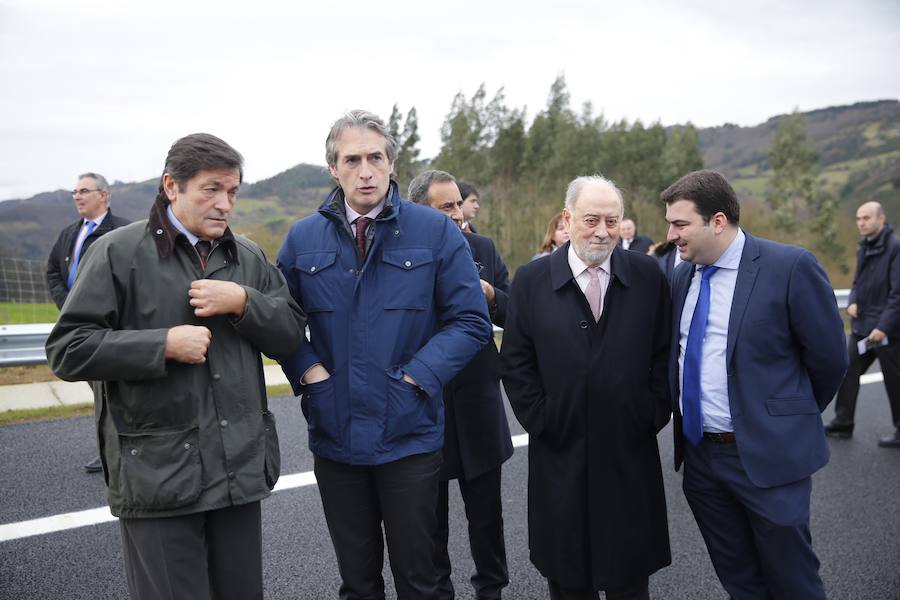 El ministro de Fomento inaugura el tramo Doriga-Cornellana