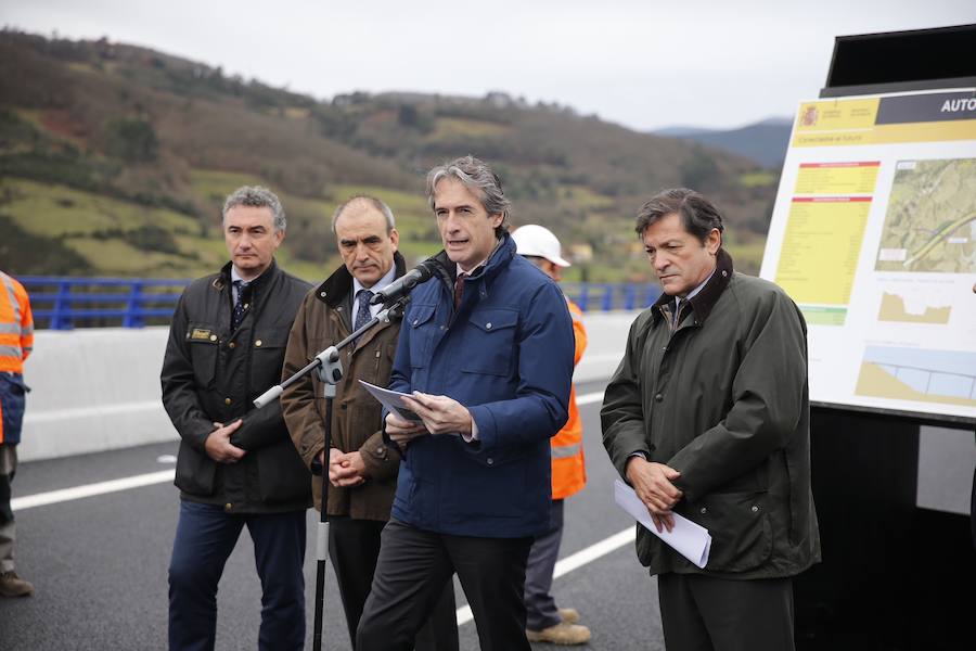 El ministro de Fomento inaugura el tramo Doriga-Cornellana