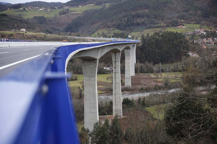 El ministro de Fomento inaugura el tramo Doriga-Cornellana