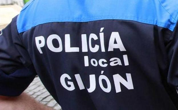 Detenido un conductor en Gijón por chocar con tres coches y tratar de escapar