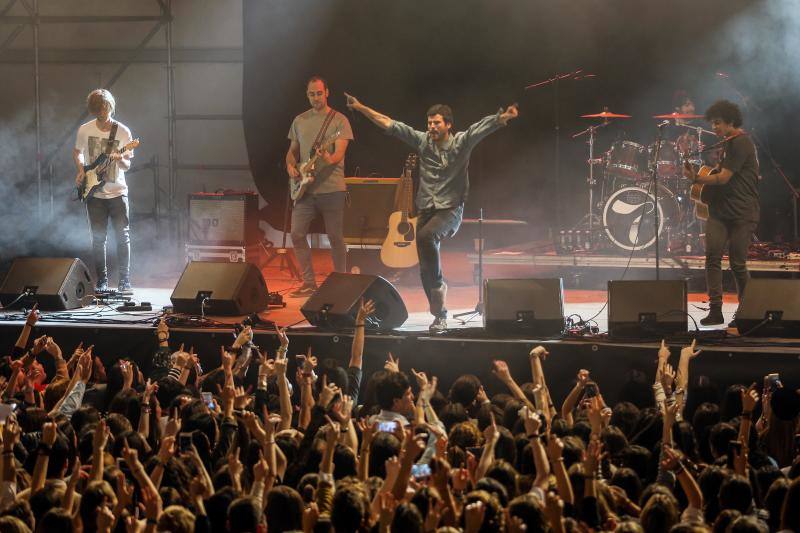 ¿Estuviste en el concierto de Destino 48 y Taburete? ¡Búscate!