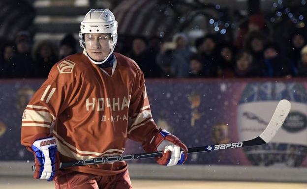 Vladimir Putin, durante la liga de hockey nocturno el pasado 22 de diciembre. 
