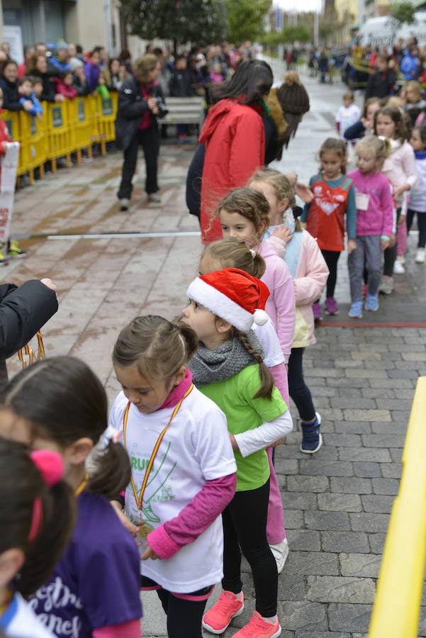 Grandes y pequeños participaronen la popular carrera. 