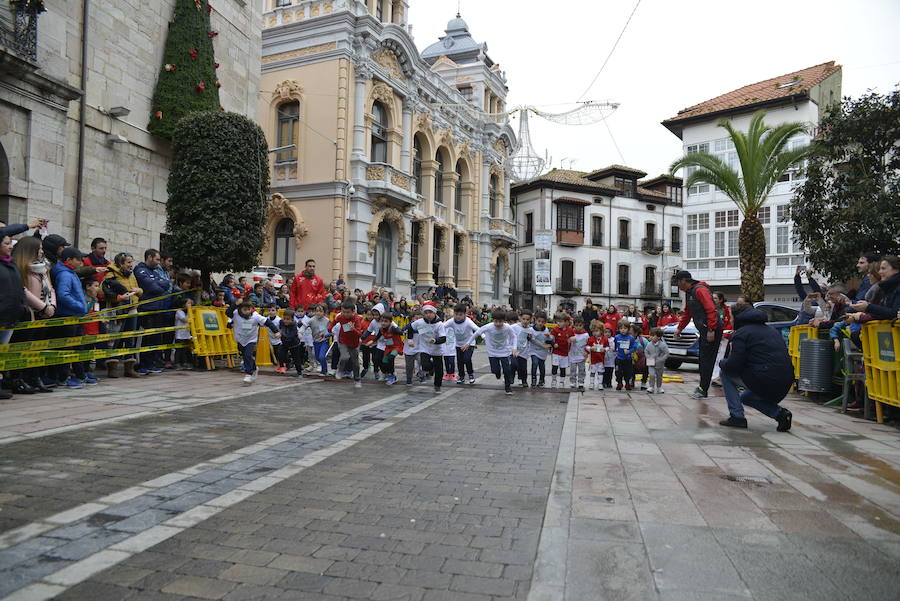 Grandes y pequeños participaronen la popular carrera. 