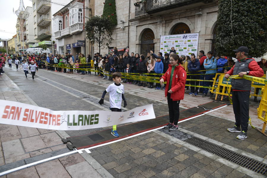 Grandes y pequeños participaronen la popular carrera. 