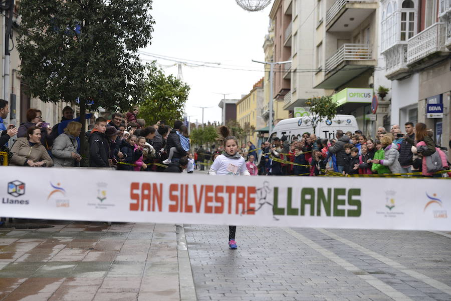 Grandes y pequeños participaronen la popular carrera. 