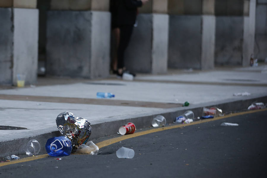 Así amaneció Gijón tras la resaca de Nochevieja