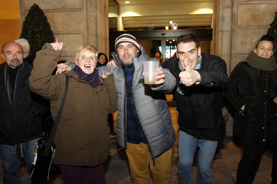 Fiesta de Nochevieja en la plaza Mayor de Gijón