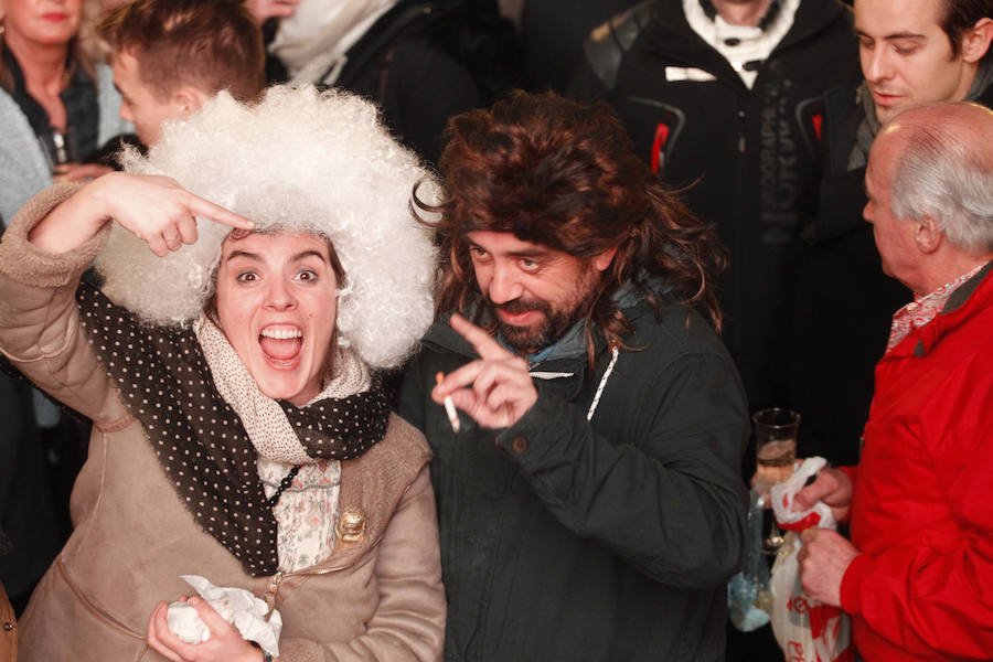 Fiesta de Nochevieja en la plaza Mayor de Gijón