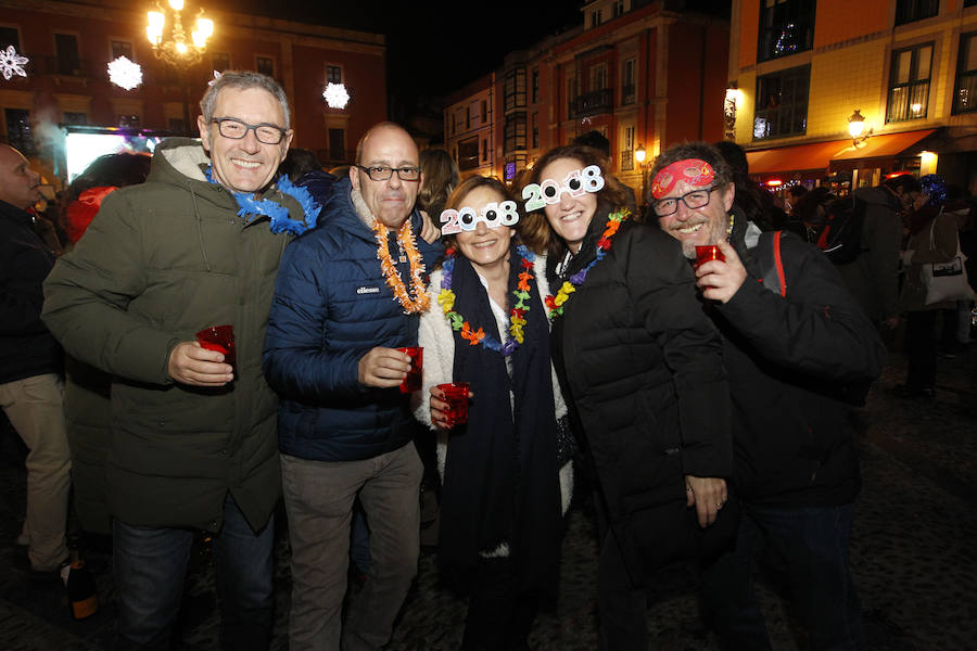 Fiesta de Nochevieja en la plaza Mayor de Gijón