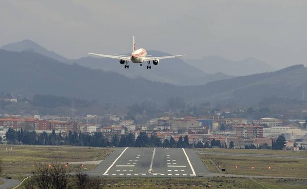 Gritos y vómitos en Bilbao en un aterrizaje frustrado por el viento en Nochevieja