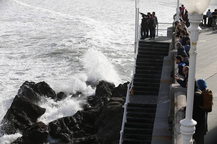 Las imágenes que deja en Gijón el paso del temporal