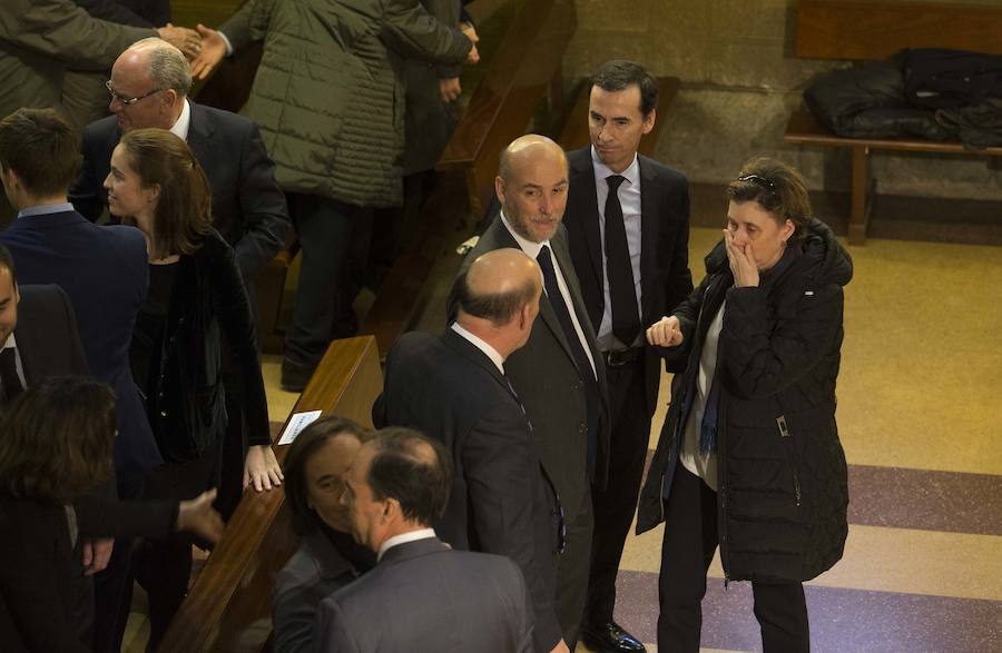 Multitud de personas han querido darle el último adiós al exministro de Educación y Ciencia y reputado jurista gijonés