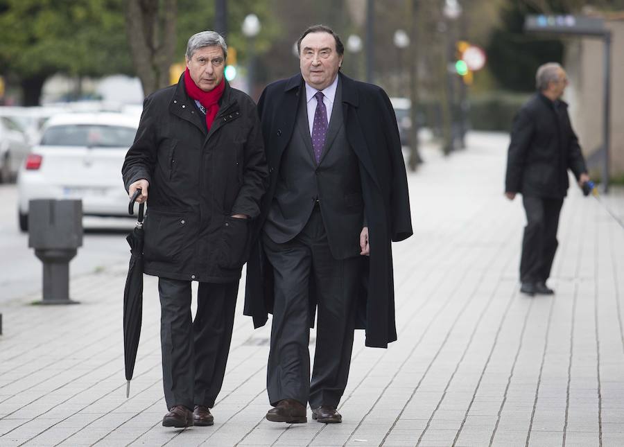 Multitud de personas han querido darle el último adiós al exministro de Educación y Ciencia y reputado jurista gijonés