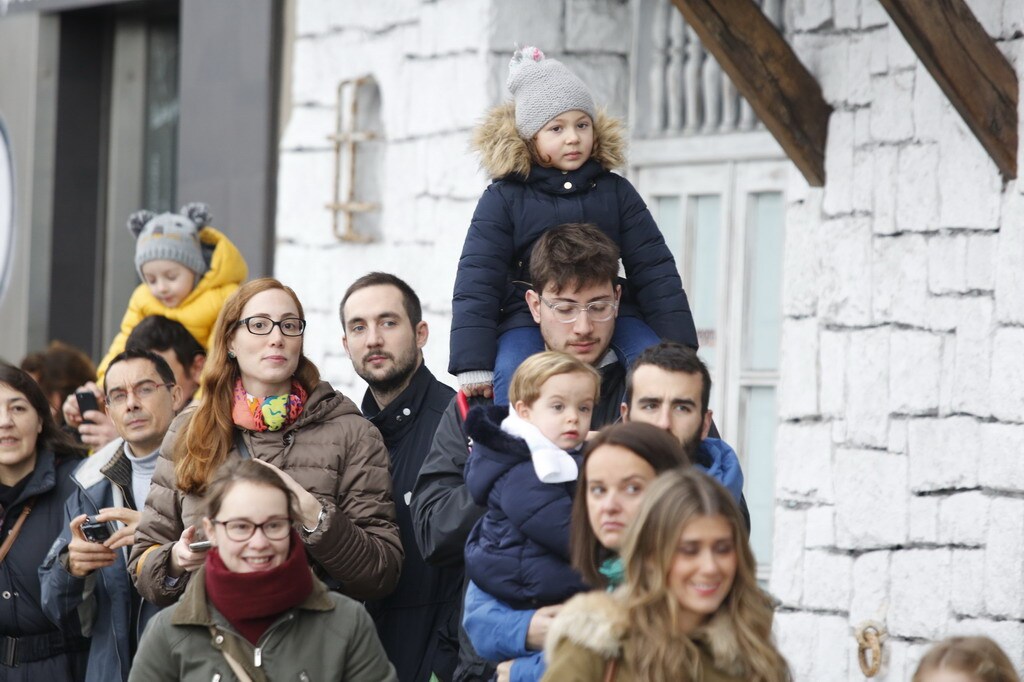 ¿Estuviste en la llegada de los Reyes Magos a Gijón? ¡Búscate en las fotos! (2)