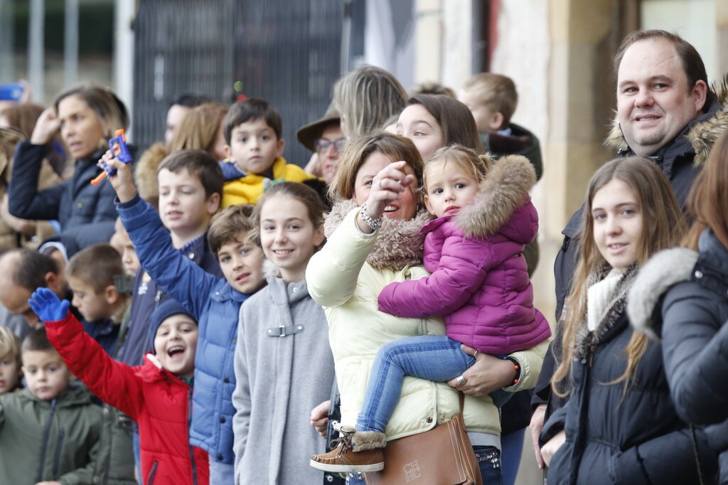 ¿Estuviste en la llegada de los Reyes Magos a Gijón? ¡Búscate en las fotos! (2)