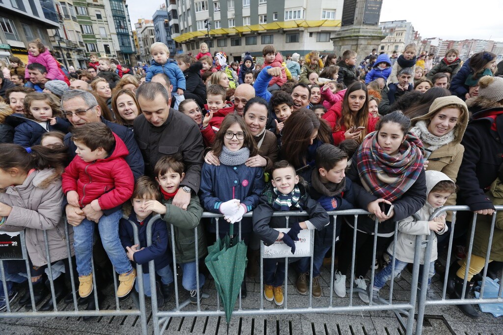 ¿Estuviste en la llegada de los Reyes Magos a Gijón? ¡Búscate en las fotos! (2)