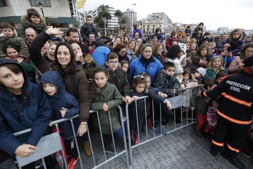 ¿Estuviste en la llegada de los Reyes Magos a Gijón? ¡Búscate en las fotos! (2)