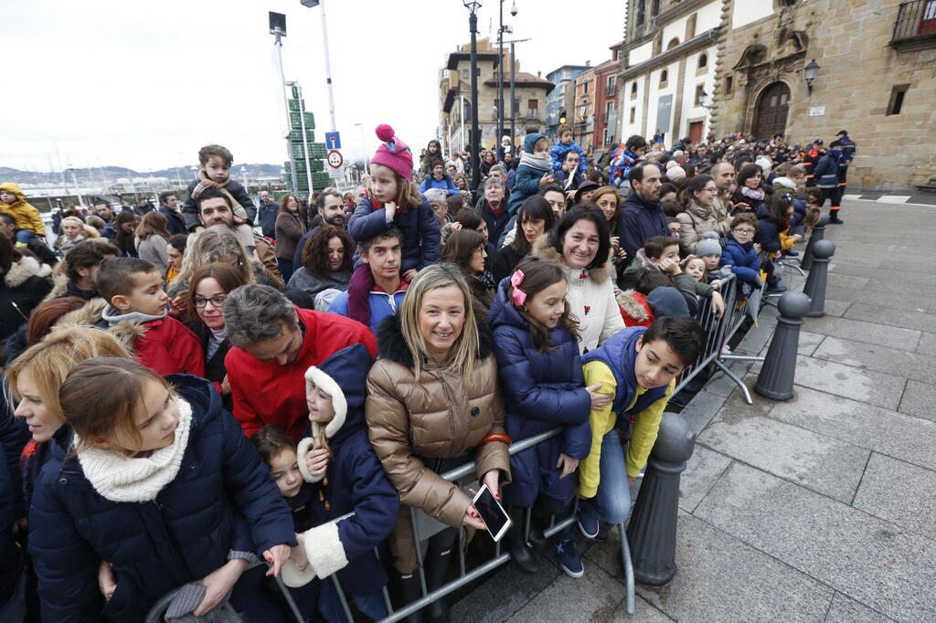 ¿Estuviste en la llegada de los Reyes Magos a Gijón? ¡Búscate en las fotos! (2)