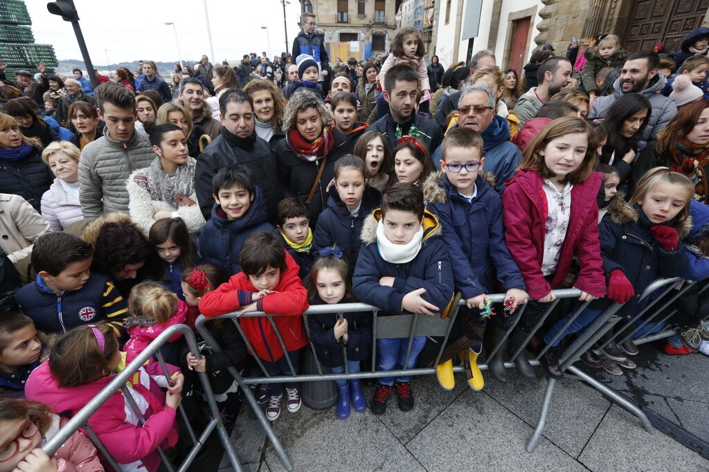 ¿Estuviste en la llegada de los Reyes Magos a Gijón? ¡Búscate en las fotos! (2)