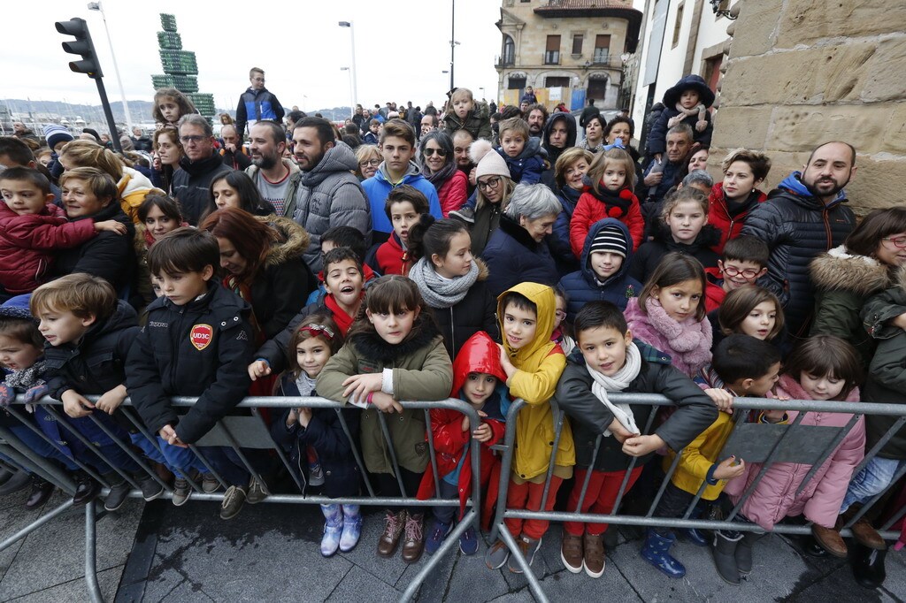 ¿Estuviste en la llegada de los Reyes Magos a Gijón? ¡Búscate en las fotos! (2)