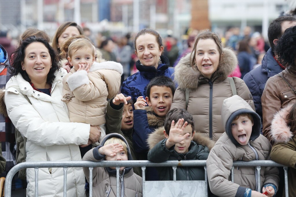 ¿Estuviste en la llegada de los Reyes Magos a Gijón? ¡Búscate en las fotos! (I)