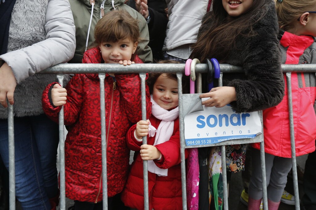 ¿Estuviste en la llegada de los Reyes Magos a Gijón? ¡Búscate en las fotos! (I)