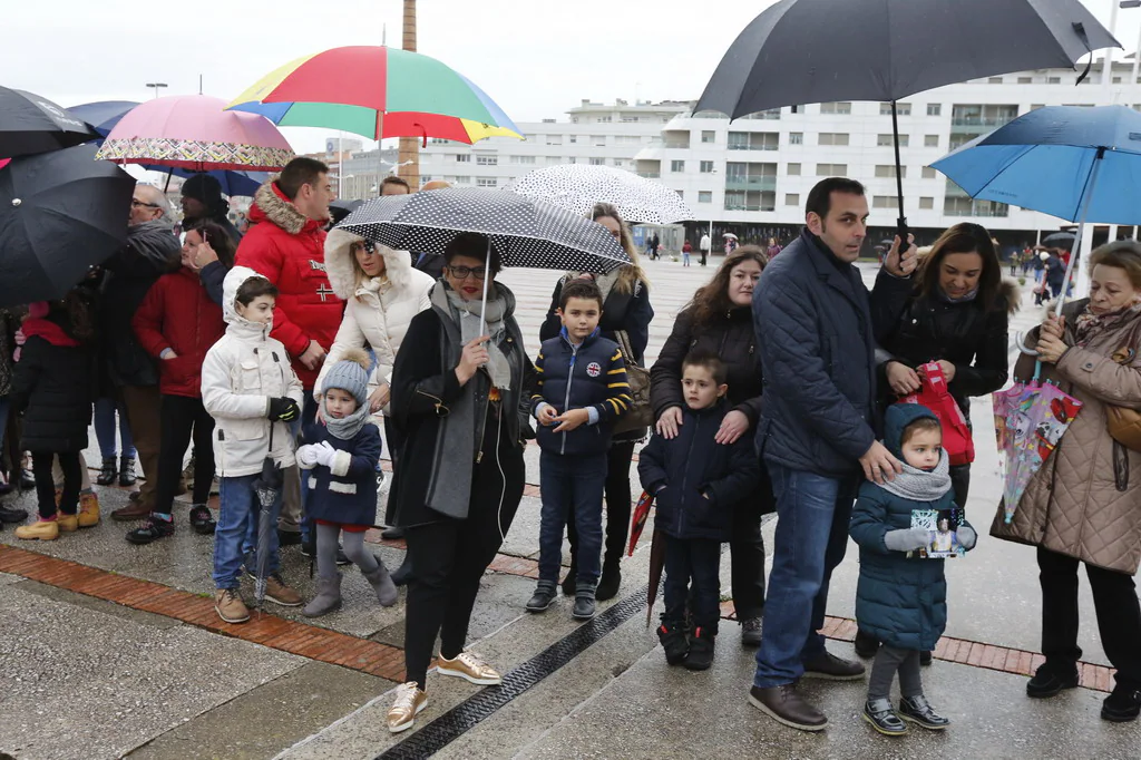 ¿Estuviste en la llegada de los Reyes Magos a Gijón? ¡Búscate en las fotos! (I)