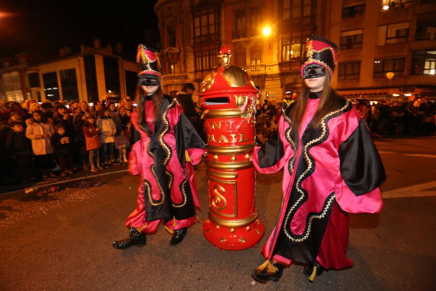 Los Reyes Magos de Oriente llevan la ilusión a Avilés