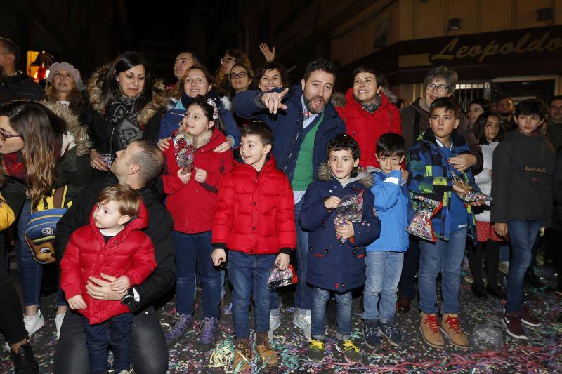 La Cabalgata de Reyes inunda Gijón de color