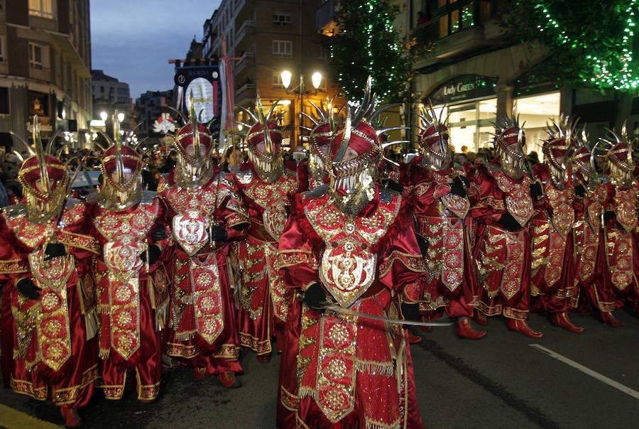 Mágico desfile de Sus Majestades por las calles de Oviedo