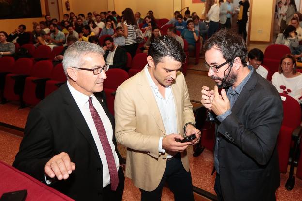 El rector de la Universidad, Santiago García Granda, y el director de la EPI, Juan Carlos Campo, en una imagen de archivo. 