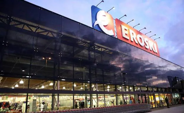 La plantilla de Eroski pide a Intu «diálogo» para evitar la pérdida de cien empleos