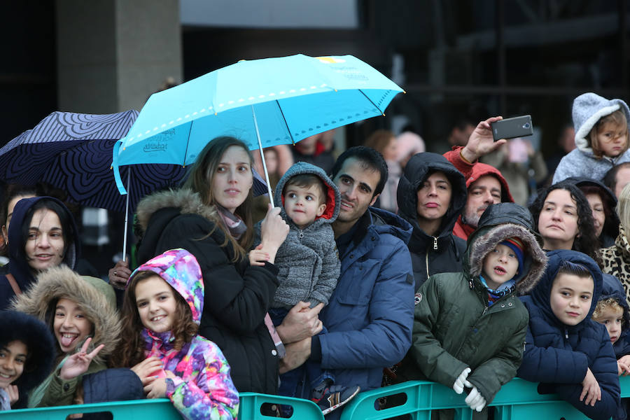 Los Reyes Magos aterrizan en el aeropuerto de Asturias