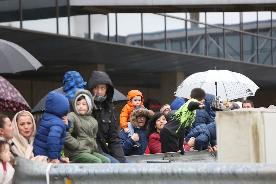 Los Reyes Magos aterrizan en el aeropuerto de Asturias
