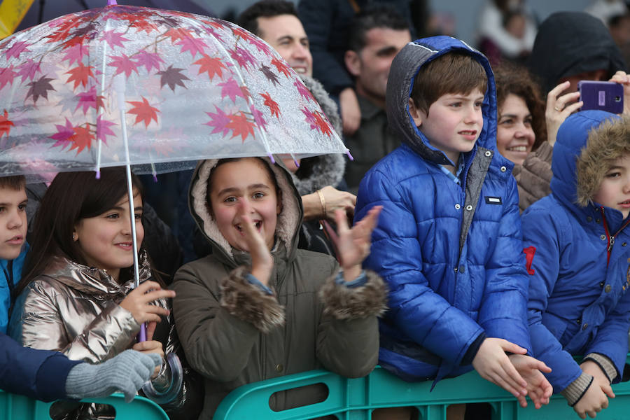 Los Reyes Magos aterrizan en el aeropuerto de Asturias