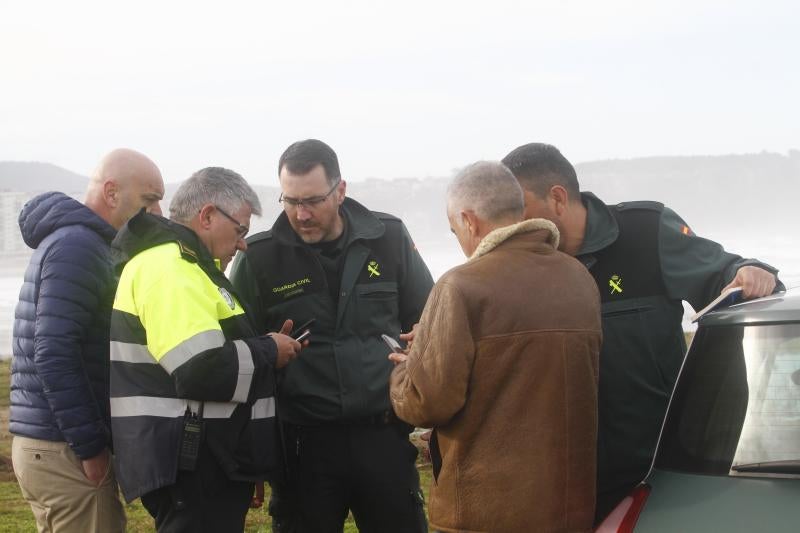 Al parecer, la mujer cayó al mar junto con un compañero al ser arrastrados por una ola en la desembocadura de la ría de Avilés mientras corrían