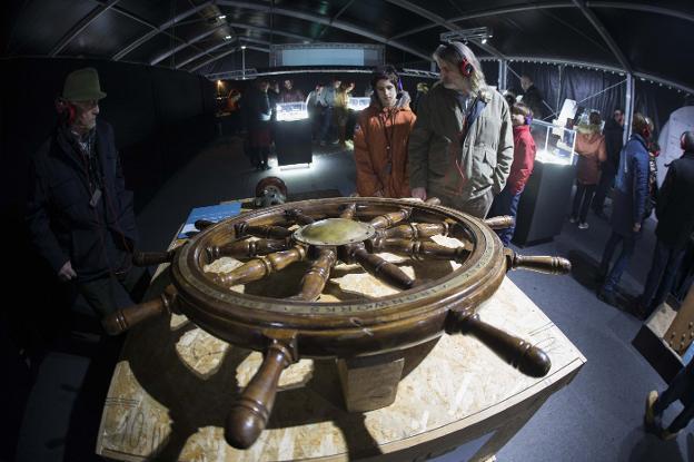 El timón del 'Titanic', uno de los objetos que llama la atención de los visitantes. 