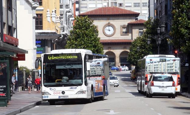 El autobús será gratuito para menores de 12 años antes del verano, según dijo la edil Ana Rivas. 