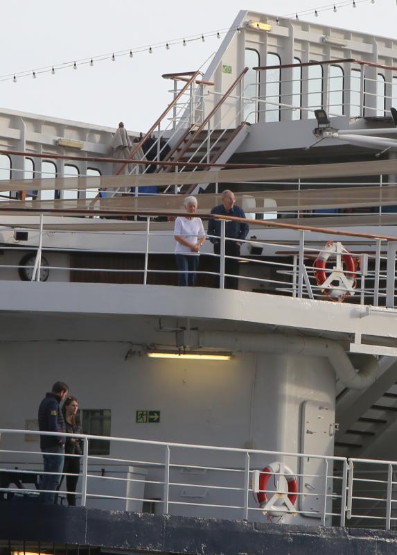 El mal estado de la mar en finisterre ha obligado a desviarse y hacer escala en Avilés al crucero Saga Pearl II, que realizaba una ruta entre Southampton, en el Reino Unido, hasta Funchal. 411 cruceristas y 271 trabajadores se encuentran ya en la ciudad.