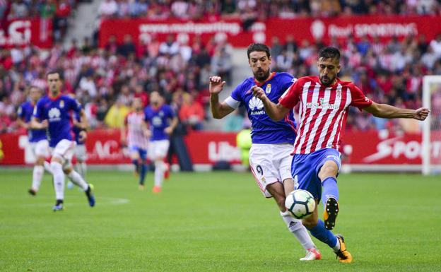 Derbi entre el Sporting y el Real Oviedo en El Molinón
