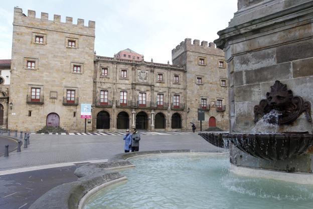 Palacio de Revillagigedo, en la plaza del Marqués. 