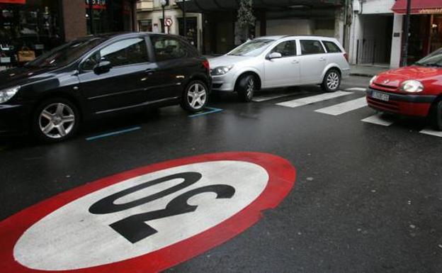 El Plan de Movilidad propone limitar la velocidad a 30 por hora en casi todo Gijón