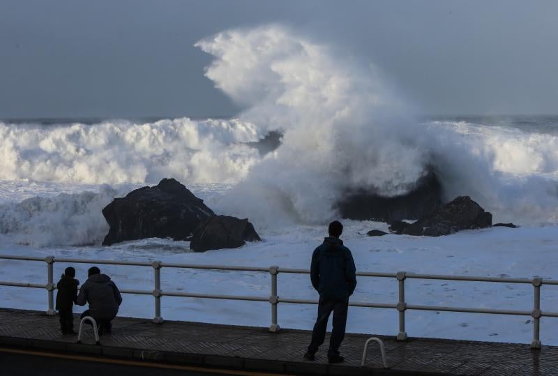 Protección Civil recuerda que hay que mantenerse lejos de la costa